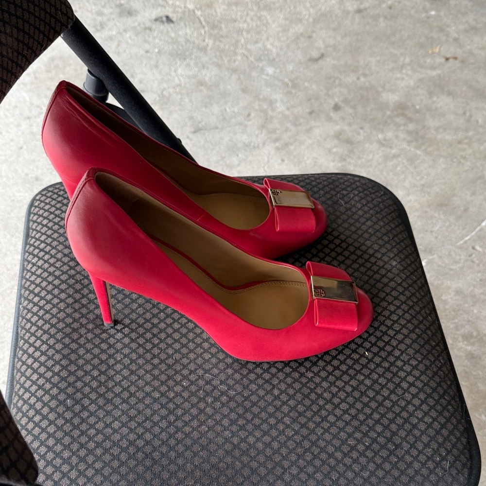 Tory Burch Bold Red Heels - Picture 4 of 4